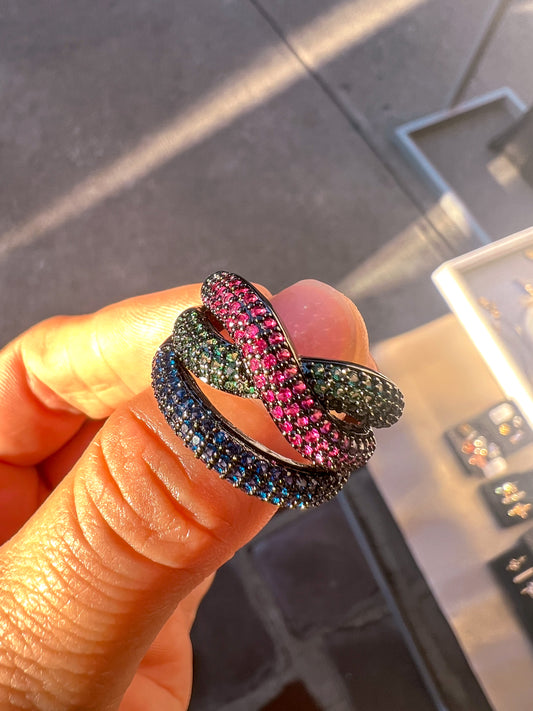 Tricolor Intertwin Ring